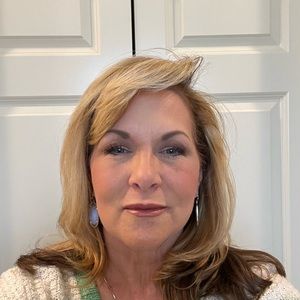 Meet your Posher, Debbie